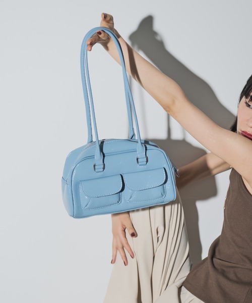 Naege(ナエジ)の「ダブルポケットボストンBAG(ショルダーバッグ・レディース・アイボリー/ブラック/ライトブルー/ブラウン・FREE)」の4枚目の写真