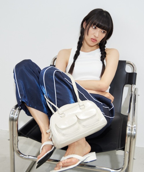 Naege(ナエジ)の「ダブルポケットボストンBAG(ショルダーバッグ・レディース・アイボリー/ブラック/ライトブルー/ブラウン・FREE)」の6枚目の写真