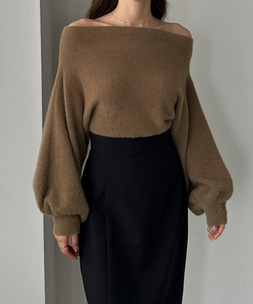 Louere(ルエレ)の「オフショルシャギーニット(ニット/セーター・レディース・アイボリー/ブラック/ピンクベージュ/チャコール/ブラウン・LARGE/MEDIUM)」の4枚目の写真
