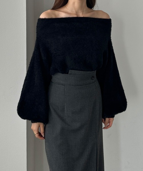 Louere(ルエレ)の「オフショルシャギーニット(ニット/セーター・レディース・アイボリー/ブラック/ピンクベージュ/チャコール/ブラウン・LARGE/MEDIUM)」の6枚目の写真