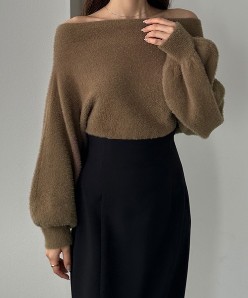 Louere(ルエレ)の「オフショルシャギーニット(ニット/セーター・レディース・アイボリー/ブラック/ピンクベージュ/チャコール/ブラウン・LARGE/MEDIUM)」の12枚目の写真