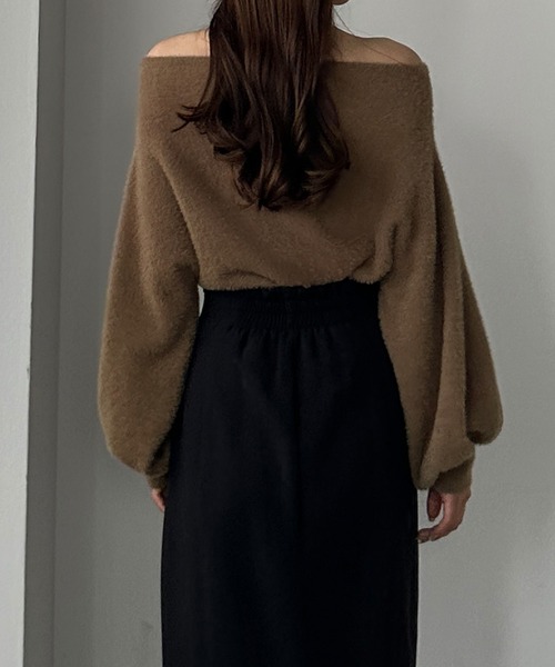 Louere(ルエレ)の「オフショルシャギーニット(ニット/セーター・レディース・アイボリー/ブラック/ピンクベージュ/チャコール/ブラウン・LARGE/MEDIUM)」の13枚目の写真