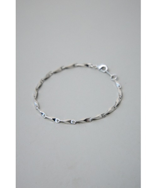 AZUL by moussy（アズールバイマウジー）の「アンギュラーチェーンブレスレット（ブレスレット・メンズ・シルバー/ゴールド・FREE）」の11枚目の写真