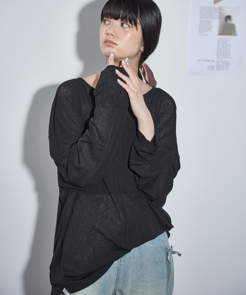 THE YOn(ザヨン)の「ハート刺繍ルーズフィットシアープルーオーバー(Tシャツ/カットソー・レディース・オフホワイト/ブラック/ボルドー・FREE)」の3枚目の写真