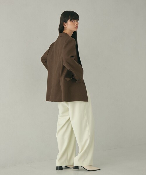 EMMEL REFINES（エメルリファインズ）の「＜EMMEL REFINES＞EM Vカット ポインテッド パンプス（パンプス・レディース・ブラウン/ブラック/オフホワイト・M/S/L）」の19枚目の写真