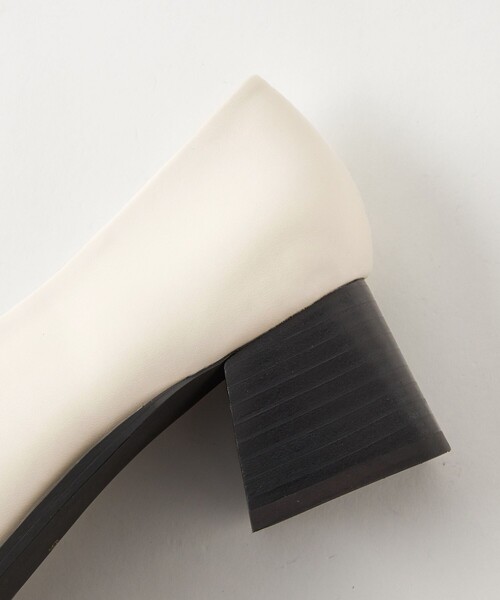 EMMEL REFINES（エメルリファインズ）の「＜EMMEL REFINES＞EM Vカット ポインテッド パンプス（パンプス・レディース・ブラウン/ブラック/オフホワイト・M/S/L）」の5枚目の写真