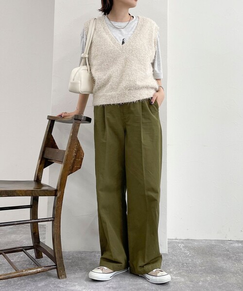 fredy emue（フレディエミュ）の「【WEB限定カラーあり】ポリフェザーニットベスト（ベスト・レディース・ベージュ/アイボリー/グレイッシュベージュ/グレー・38）」の10枚目の写真