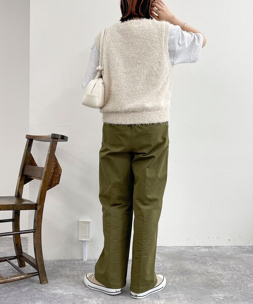 fredy emue（フレディエミュ）の「【WEB限定カラーあり】ポリフェザーニットベスト（ベスト・レディース・ベージュ/アイボリー/グレイッシュベージュ/グレー・38）」の13枚目の写真