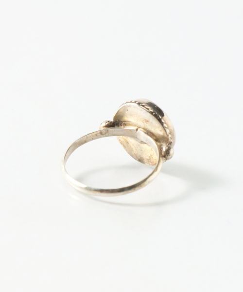 GUSTAVO(グスタボ)の「Gustavo Flower Wreath Ring S-24- AJUZ-09(リング・レディース・レッド/ホワイト/イエロー/ブラック/ブルー・8)」の7枚目の写真