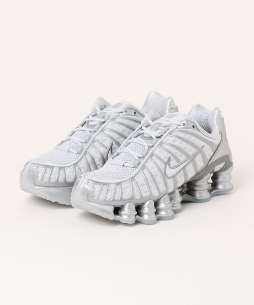 NIKE（ナイキ）の「NIKE WMNS SHOX TL AR3566-003（スニーカー・レディース・シルバー・24㎝/23㎝）」の2枚目の写真
