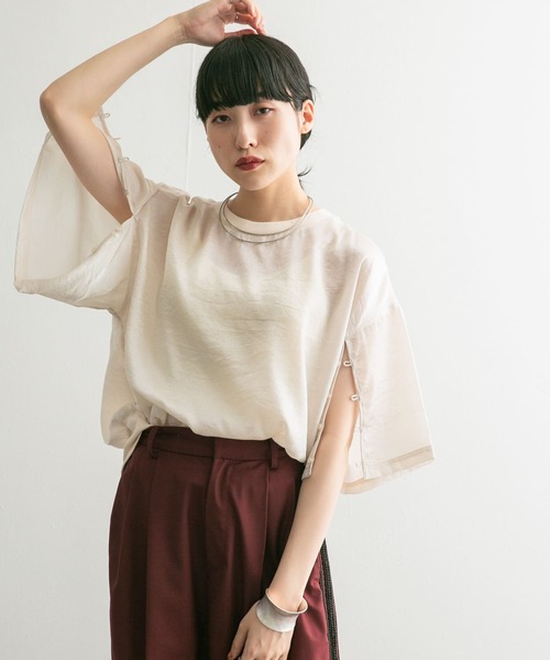 KBF（ケイビーエフ）の「シャイニールーズプルオーバー（Tシャツ/カットソー・レディース・ライトベージュ/ネイビー・ONE）」の2枚目の写真