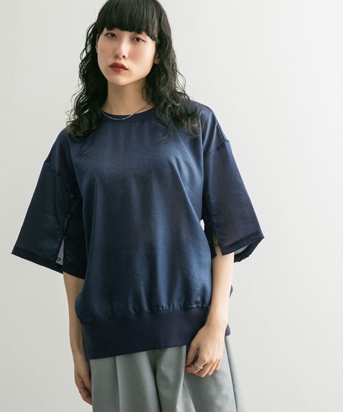 KBF（ケイビーエフ）の「シャイニールーズプルオーバー（Tシャツ/カットソー・レディース・ライトベージュ/ネイビー・ONE）」の4枚目の写真