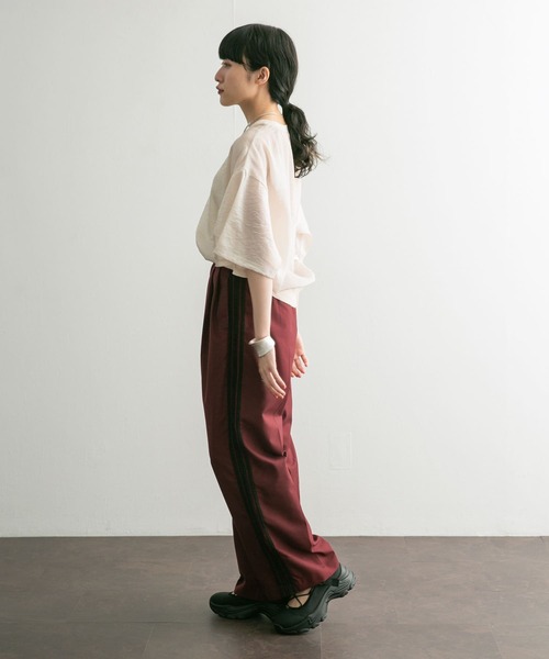 KBF（ケイビーエフ）の「シャイニールーズプルオーバー（Tシャツ/カットソー・レディース・ライトベージュ/ネイビー・ONE）」の16枚目の写真