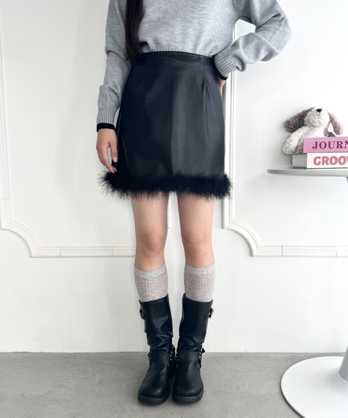 Loueme(ルエム)の「フェザーPUレザーミニスカート(スカート・レディース・アイボリー/ブラック・M)」の15枚目の写真