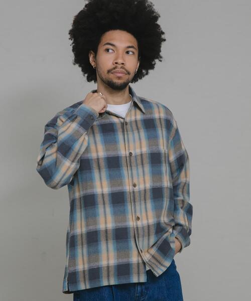 URBAN RESEARCH Sonny Label（アーバンリサーチサニーレーベル）の「リラックスフィットチェックレギュラーシャツ（シャツ/ブラウス・メンズ・グレー系その他/ブラウン系その他/ブラック系その他・MEDIUM/LARGE）」の3枚目の写真