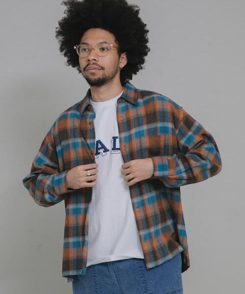 URBAN RESEARCH Sonny Label（アーバンリサーチサニーレーベル）の「リラックスフィットチェックレギュラーシャツ（シャツ/ブラウス・メンズ・グレー系その他/ブラウン系その他/ブラック系その他・MEDIUM/LARGE）」の4枚目の写真