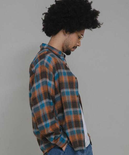 URBAN RESEARCH Sonny Label（アーバンリサーチサニーレーベル）の「リラックスフィットチェックレギュラーシャツ（シャツ/ブラウス・メンズ・グレー系その他/ブラウン系その他/ブラック系その他・MEDIUM/LARGE）」の5枚目の写真