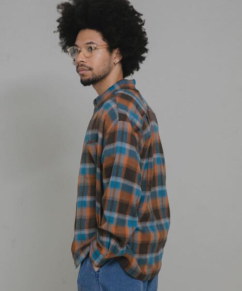 URBAN RESEARCH Sonny Label（アーバンリサーチサニーレーベル）の「リラックスフィットチェックレギュラーシャツ（シャツ/ブラウス・メンズ・グレー系その他/ブラウン系その他/ブラック系その他・MEDIUM/LARGE）」の21枚目の写真