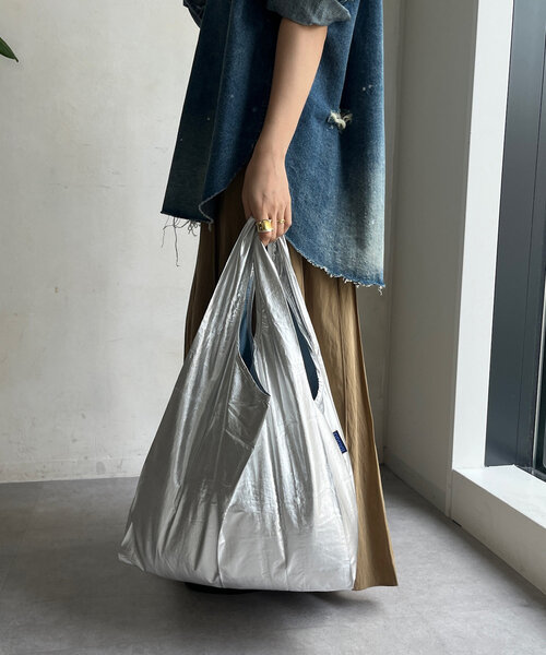 DouDou(ドゥドゥ)の「【BAGGU】24AW STANDARD メタリック(ショルダーバッグ・レディース・ゴールド/シルバー・FREE)」の4枚目の写真