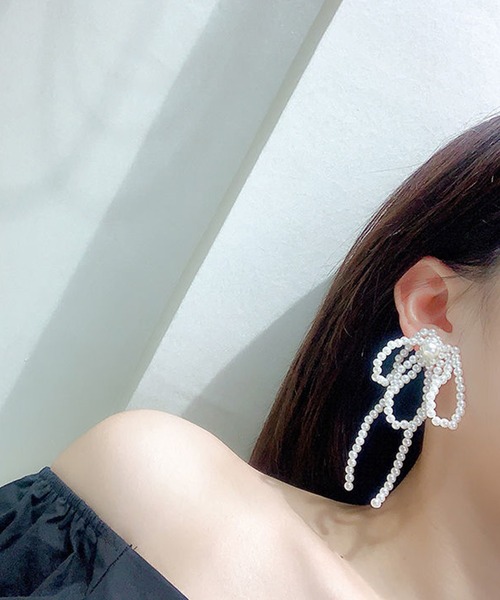 Lace Ladies(レースレディース)の「メニー パール ビッグ リボン ピアス(ピアス(両耳用)・レディース・ホワイト・FREE)」の4枚目の写真