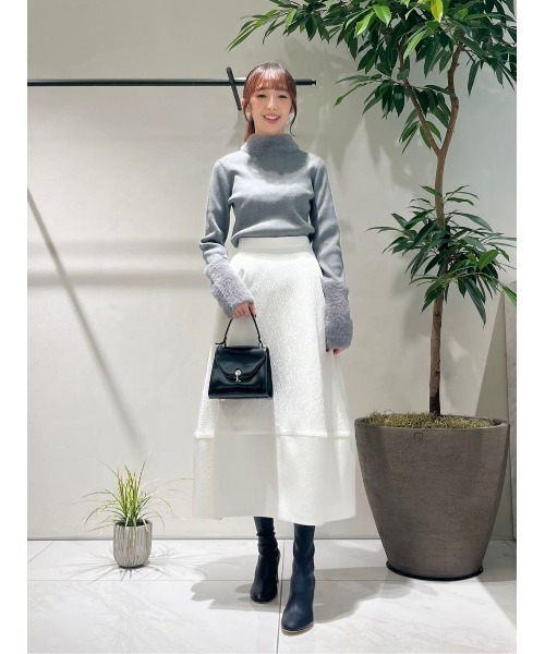 LOULOU WILLOUGHBY（ルルウィルビー）の「◇【LOULOU WILLOUGHBY】ファーアクセントプルオーバー（ニット/セーター・レディース・グレー系その他/ブラック/オフホワイト・2）」の11枚目の写真