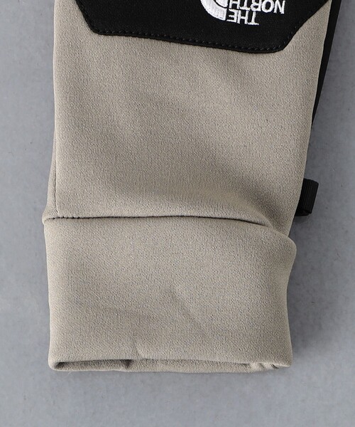 THE NORTH FACE（ザノースフェイス）の「＜THE NORTH FACE＞ Etip Glove/イーチップグローブ（手袋・メンズ・ブラック/グレー・M/L）」の3枚目の写真