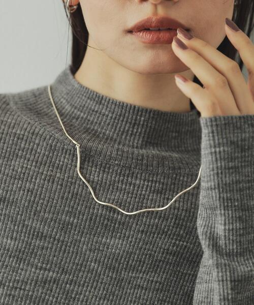 OPAQUE.CLIP（オペークドットクリップ）の「【前後2WAY】メタル×フェイクパールスライドネックレス（ネックレス・レディース・シルバー/ゴールド・00）」の3枚目の写真