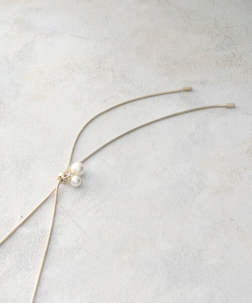 OPAQUE.CLIP（オペークドットクリップ）の「【前後2WAY】メタル×フェイクパールスライドネックレス（ネックレス・レディース・シルバー/ゴールド・00）」の6枚目の写真