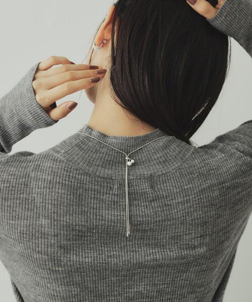 OPAQUE.CLIP（オペークドットクリップ）の「【前後2WAY】メタル×フェイクパールスライドネックレス（ネックレス・レディース・シルバー/ゴールド・00）」の8枚目の写真