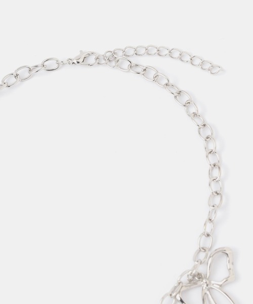 FOREVER 21（フォーエバー トゥエンティーワン）の「5リボンネックレス（ネックレス・レディース・シルバー・FREE）」の2枚目の写真