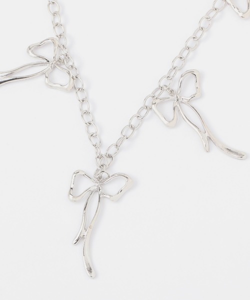 FOREVER 21（フォーエバー トゥエンティーワン）の「5リボンネックレス（ネックレス・レディース・シルバー・FREE）」の3枚目の写真