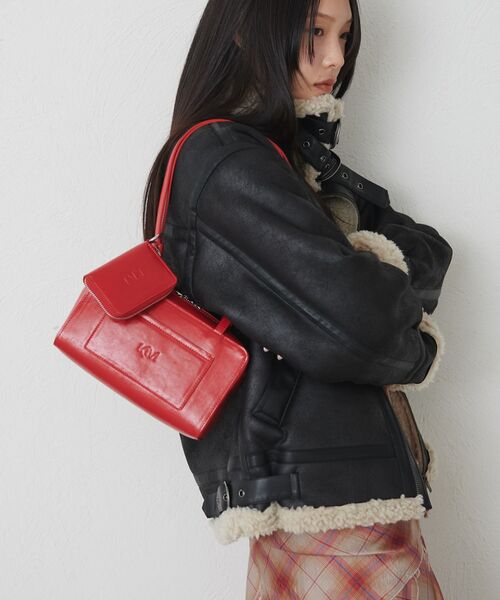 kivi(キヴィ)の「ポーチツキハンドバッグ(ショルダーバッグ・レディース・ブラック/レッド/シルバー・ONE SIZE)」の3枚目の写真
