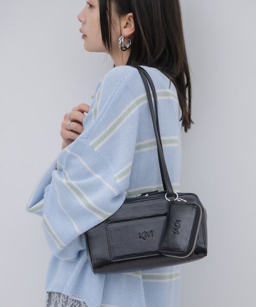 kivi(キヴィ)の「ポーチツキハンドバッグ(ショルダーバッグ・レディース・ブラック/レッド/シルバー・ONE SIZE)」の1枚目の写真