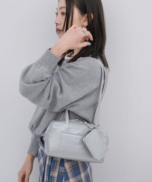 kivi(キヴィ)の「ポーチツキハンドバッグ(ショルダーバッグ・レディース・ブラック/レッド/シルバー・ONE SIZE)」の5枚目の写真