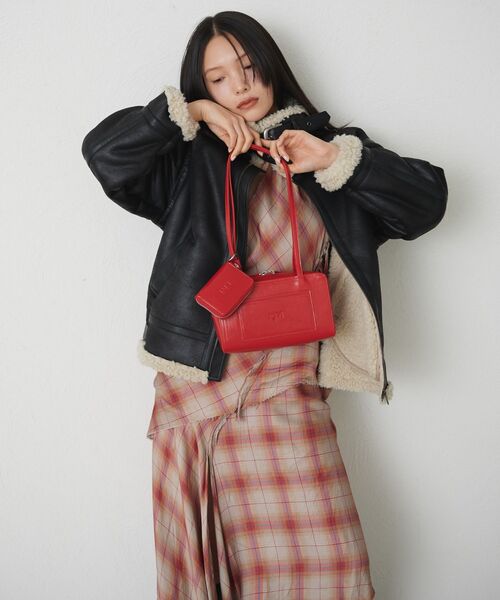 kivi(キヴィ)の「ポーチツキハンドバッグ(ショルダーバッグ・レディース・ブラック/レッド/シルバー・ONE SIZE)」の14枚目の写真