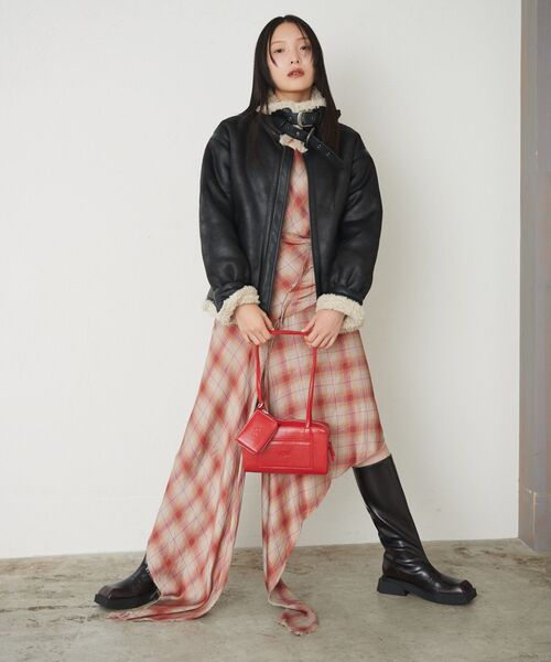 kivi(キヴィ)の「ポーチツキハンドバッグ(ショルダーバッグ・レディース・ブラック/レッド/シルバー・ONE SIZE)」の16枚目の写真