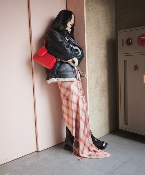 kivi(キヴィ)の「ポーチツキハンドバッグ(ショルダーバッグ・レディース・ブラック/レッド/シルバー・ONE SIZE)」の17枚目の写真