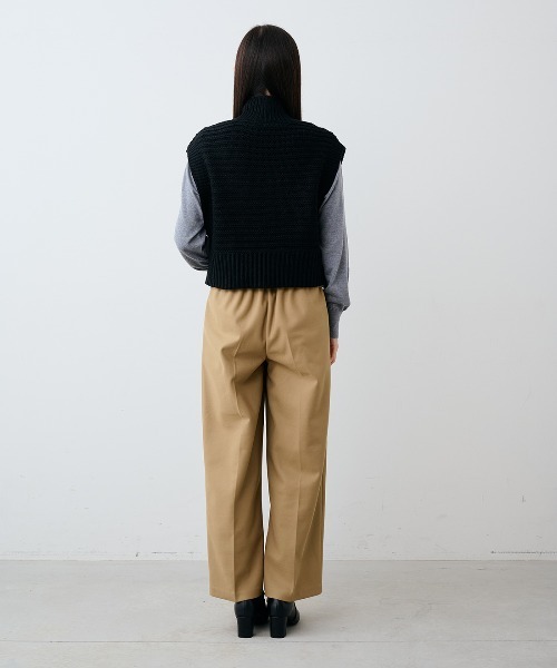 IEDIT（イディット）の「ＩＥＤＩＴ　撥水加工＆ＵＶカットがうれしい　裏がとぅるすべ　きれい見え”ほっと適温”パンツ（スラックス・レディース・ブラック/グレー/オフホワイト/ライトグリーン/ベージュ・LL/3L/M/L/4L/S）」の9枚目の写真