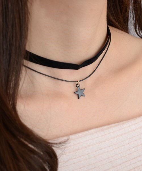 Mayree（メイリー）の「【float】スターチャーム ベロア 2連チョーカー（チョーカー・レディース・ブラック・FREE）」の2枚目の写真