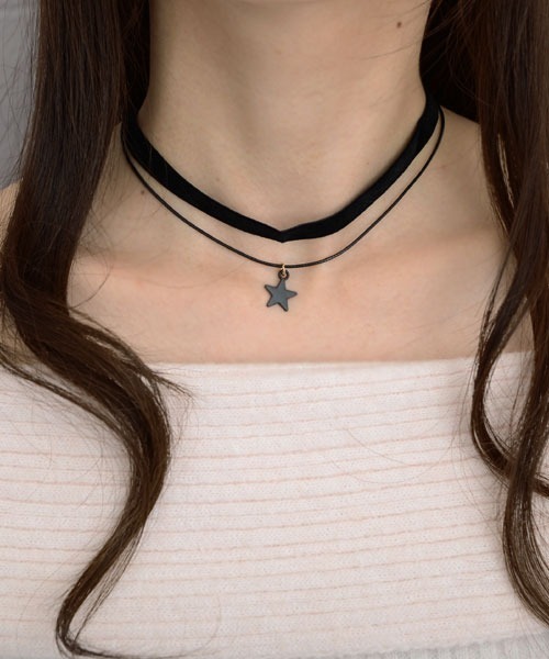 Mayree（メイリー）の「【float】スターチャーム ベロア 2連チョーカー（チョーカー・レディース・ブラック・FREE）」の4枚目の写真