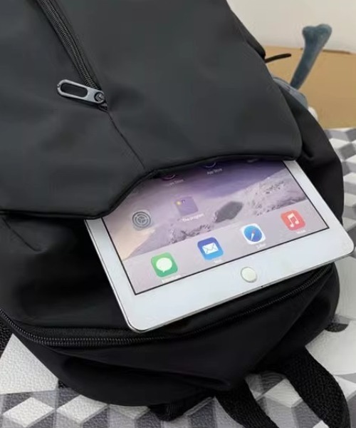 Teem Store(チームストア)の「【A4対応】【大容量】シンプル通勤通学リュックサック 新生活 レディース ユニセックス(バックパック/リュック・レディース・ブラック/アイボリー/グレー・F)」の13枚目の写真