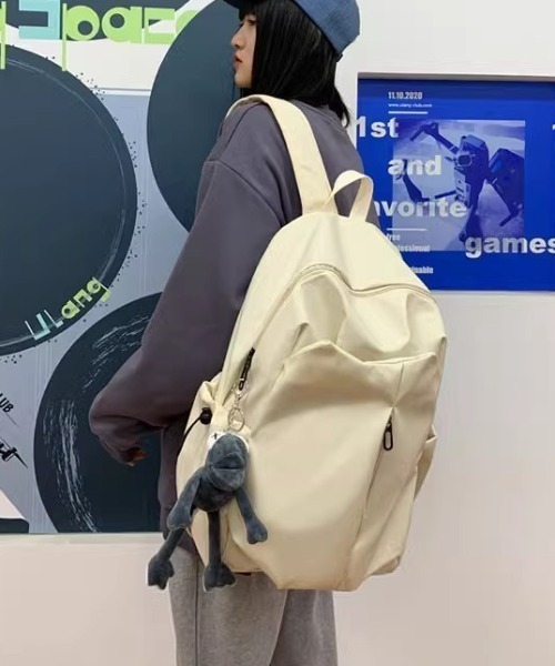 Teem Store(チームストア)の「【A4対応】【大容量】シンプル通勤通学リュックサック 新生活 レディース ユニセックス(バックパック/リュック・レディース・ブラック/アイボリー/グレー・F)」の4枚目の写真