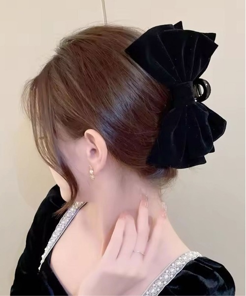 Port（ポート）の「【 Port / ポート 】 ベロア ビッグ リボン バンスクリップ（バレッタ/ヘアクリップ・レディース・ブラック/ブラック系その他/バーガンディー/ボルドー/ブラウン/ピンク/レッド系その他・FREE）」の2枚目の写真