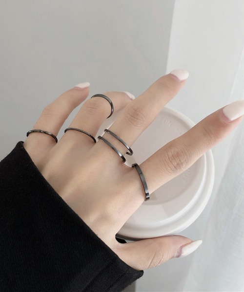 VIBGYOR Women(ヴィブジョー ウィメン)の「【float】シンプル デザイン リング【5個セット】(リング・レディース・ゴールド/シルバー/ブラック・FREE)」の2枚目の写真