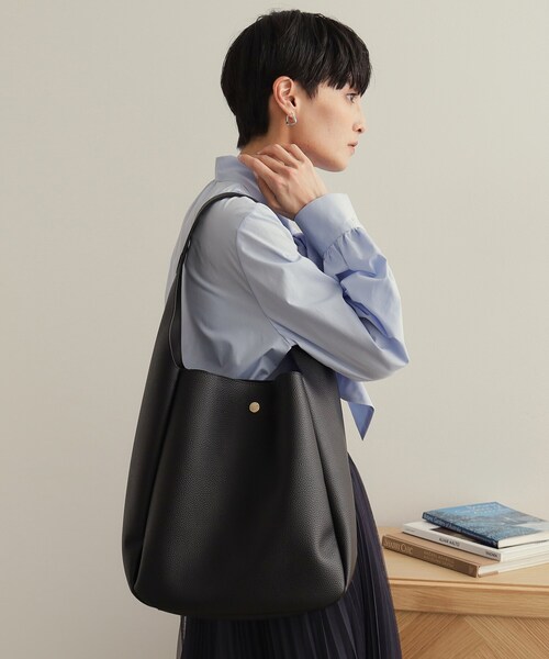 OPAQUE.CLIP(オペークドットクリップ)の「【軽量/A4サイズ対応】シュリンク合皮ワンハンドルトートバッグ(トートバッグ・レディース・ライトグレー/ブラック/アイボリー・00)」の13枚目の写真