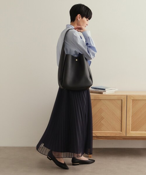 OPAQUE.CLIP(オペークドットクリップ)の「【軽量/A4サイズ対応】シュリンク合皮ワンハンドルトートバッグ(トートバッグ・レディース・ライトグレー/ブラック/アイボリー・00)」の10枚目の写真