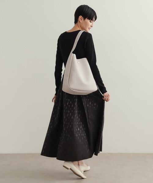 OPAQUE.CLIP(オペークドットクリップ)の「【軽量/A4サイズ対応】シュリンク合皮ワンハンドルトートバッグ(トートバッグ・レディース・ライトグレー/ブラック/アイボリー・00)」の8枚目の写真