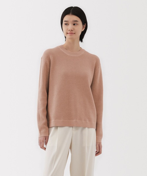 無印良品(ムジルシリョウヒン)の「婦人 洗えるワッフル編みクルーネックセーター(ニット/セーター・レディース・ネイビー系/グリーン系/ピンク/ネイビー/グレー/オフホワイト・S/M/XL/L)」の6枚目の写真