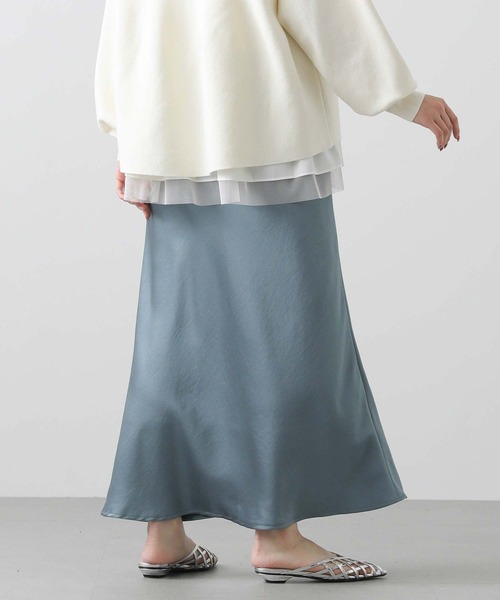 Gready Brilliant(グレディブリリアン)の「サテンバイアススカート(スカート・レディース・ブルーグレー/グレイッシュベージュ/チャコールグレー・36/38)」の22枚目の写真