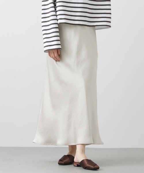 Gready Brilliant(グレディブリリアン)の「サテンバイアススカート(スカート・レディース・ブルーグレー/グレイッシュベージュ/チャコールグレー・36/38)」の16枚目の写真